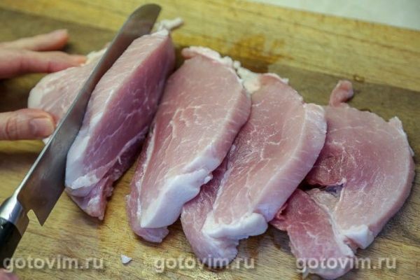 Свиные отбивные, запеченные с помидорами, моццарелой и лимоном Свиные отбивные, запеченные с помидорами, моццарелой и лимоном