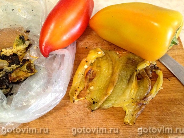 Брускетта с запечённым перцем, помидорами и сыром страчателла Брускетта с запечённым перцем, помидорами и сыром страчателла
