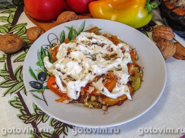 Запечённые перцы с сыром страчателла и грецкими орехами Запечённые перцы с сыром страчателла и грецкими орехами