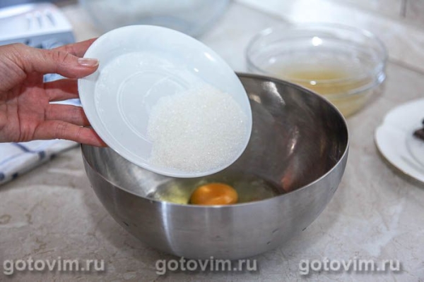 Двухцветный баварский крем с голубикой Двухцветный баварский крем с голубикой