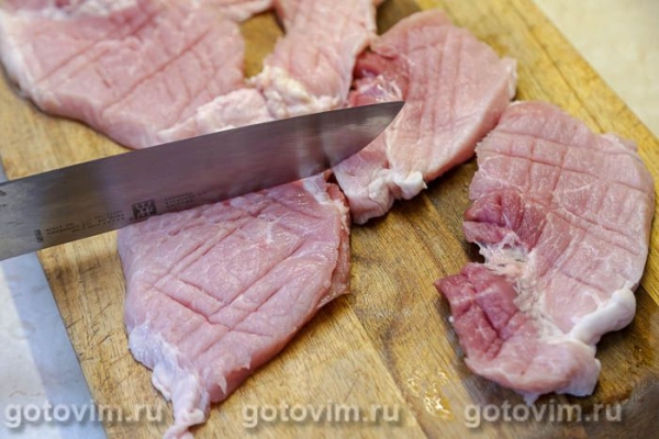 Свиные отбивные, запеченные с помидорами, моццарелой и лимоном Свиные отбивные, запеченные с помидорами, моццарелой и лимоном