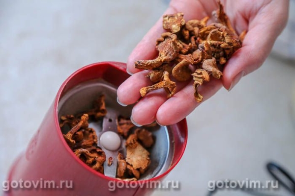 Грибной порошок из сушеных грибов с солью Грибной порошок из сушеных грибов с солью