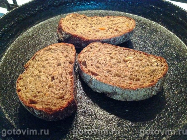 Брускетта с запечённым перцем, помидорами и сыром страчателла Брускетта с запечённым перцем, помидорами и сыром страчателла