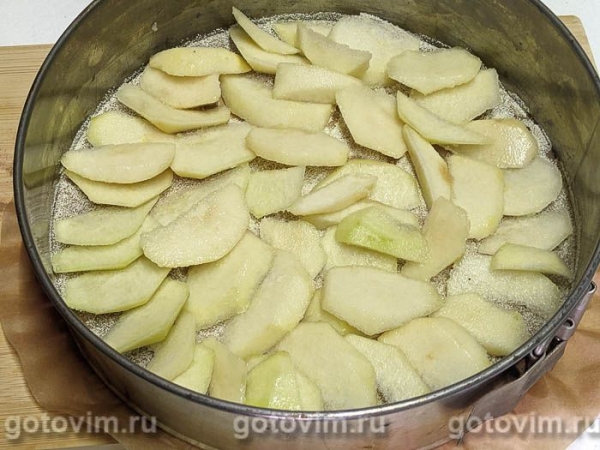 Шоколадно-медовый пирог с грушами
