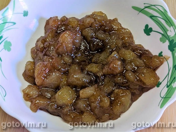 Шоколадно-медовый пирог с грушами
