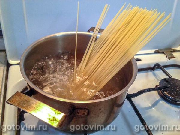 Спагетти с печёным перцем и сыром страчателла Спагетти с печёным перцем и сыром страчателла