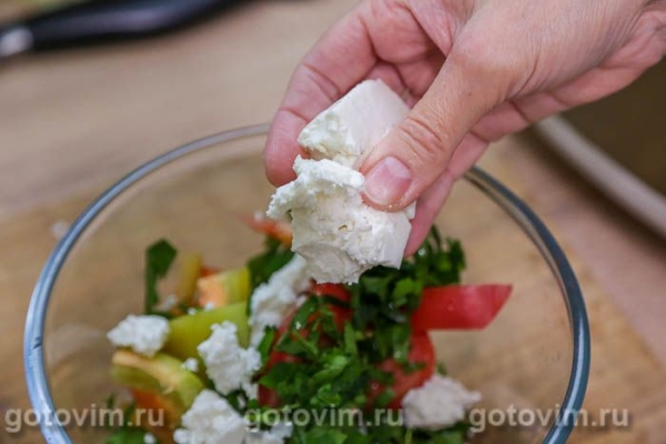 Овощной салат с адыгейским сыром и сванской солью
