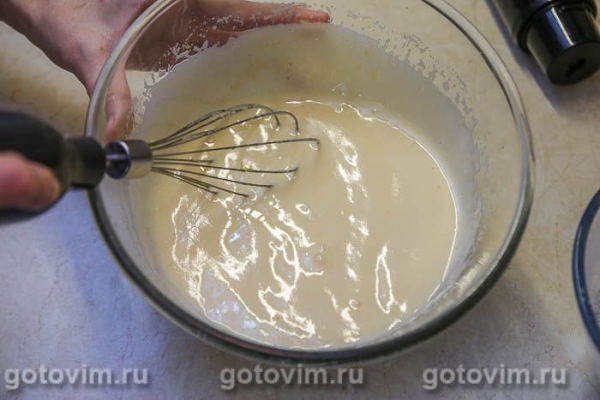 Шарлотка из медового теста с  черносливом