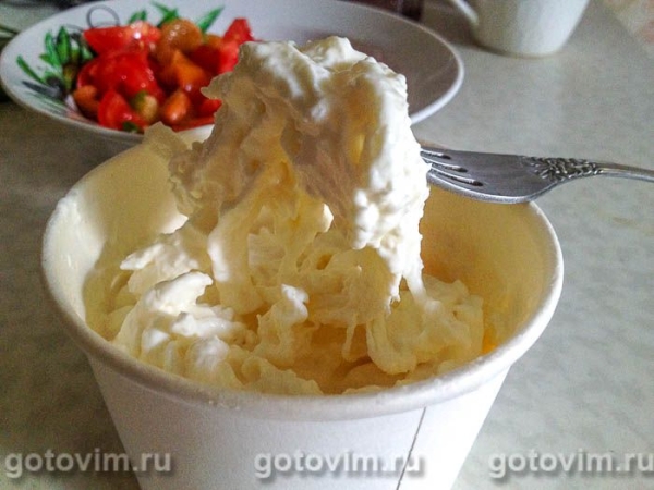 Овощной салат с сыром страчателла