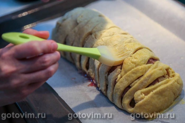 Мясной рулет с яйцом в тесте Мясной рулет с яйцом в тесте