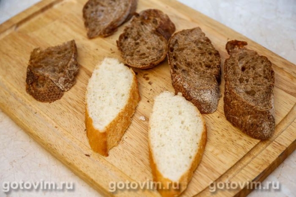 Брускетта с белыми грибами и творожным сыром Брускетта с белыми грибами и творожным сыром