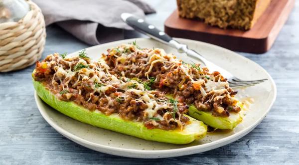 Кабачки, запеченные с фаршем в духовке, пошаговый рецепт с фото на 338 ккал Кабачки, запеченные с фаршем в духовке, пошаговый рецепт с фото на 338 ккал
