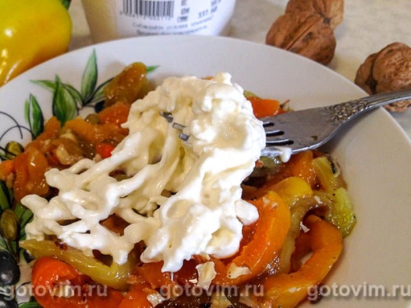Запечённые перцы с сыром страчателла и грецкими орехами Запечённые перцы с сыром страчателла и грецкими орехами