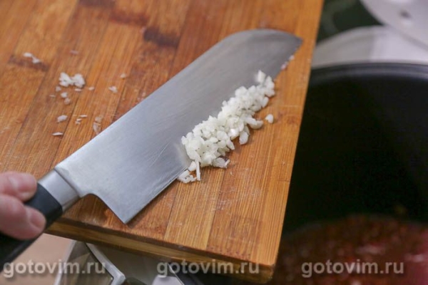 Свиная отбивная с соусом из красной смородины в мультиварке