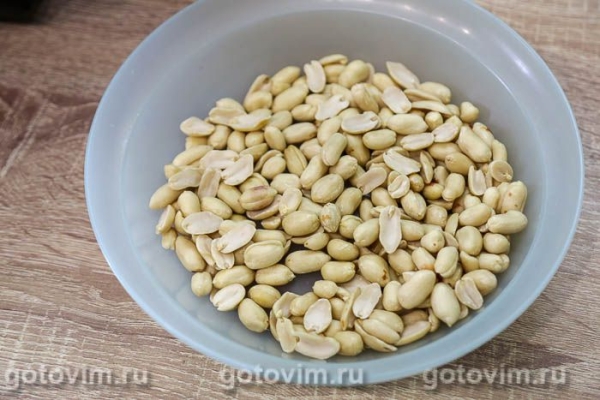 Жареный арахис с аджикой и чесноком в микроволновке