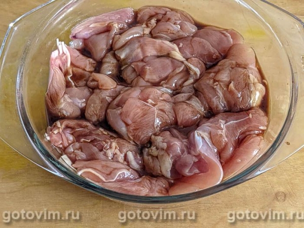 Куриные рулетики с вишней