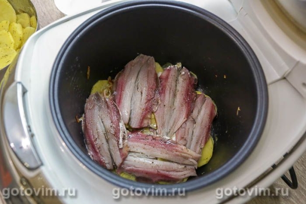 Запеканка из салаки с картофелем в мультиварке Запеканка из салаки с картофелем в мультиварке