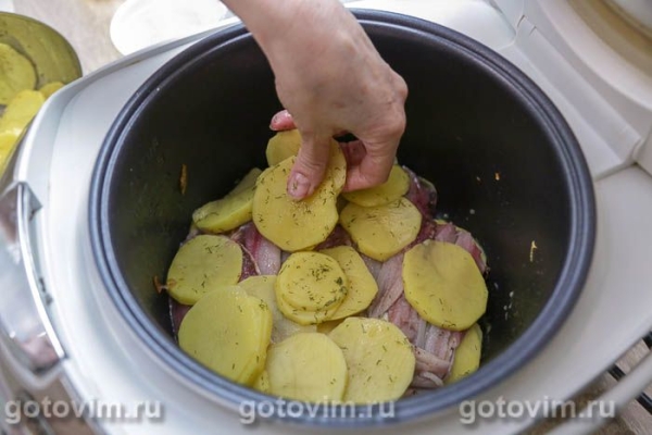 Запеканка из салаки с картофелем в мультиварке Запеканка из салаки с картофелем в мультиварке
