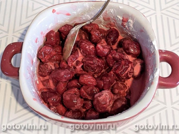 Куриные рулетики с вишней