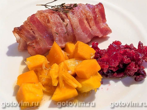 Куриные рулетики с вишней