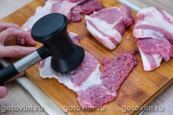 Мясные рулетики с вялеными томатами и сыром в мультиварке 